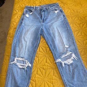 Distressed High rise light wash jeans.